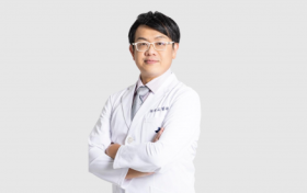 英国媒体报道：台湾医师张光正以精细拉皮技术吸引大陆民众赴台医美